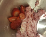 Foto del paso 3 de la receta: Cheesecake de fresa keto (sin horno)