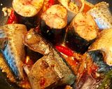 Hình bước làm 2 của món Cá Nục Sa Ba Kho Mía