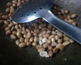 A picture of step 2 of Sabudana khichdi.