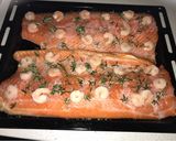 Foto del paso 2 de la receta: Salmón navideño con salsa de coco y camarones