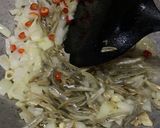 Gambar langkah 3 resipi Nasi Goreng Sosej.