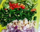 Foto langkah ke 2 dari resep Cumi Asin Cabe Ijo.