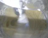 Foto langkah ke 4 dari resep Classic (Vanilla) Cupcake.