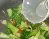 Foto langkah ke 3 dari resep Tumis Pokcoy Saus Tiram.