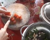 รูปขั้นตอนการทำที่ 1 ของ ผัดกะเพรากุนเชียงหมูทอดด้วยน้ำ แซ่บๆ ทำอาหารง่ายๆ กับคุณแม่