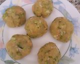 Foto del passaggio 2 della ricetta Polpette di pollo e zucchine con contorno di agretti