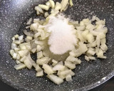 Foto del paso 1 de la receta: Bolas de puré de patata con morcilla y cebolla caramelizada