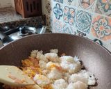 A picture of step 5 of Ham Egg Fried Rice.
