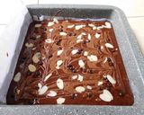 Foto langkah ke 5 dari resep Triple chocolate brownies.