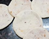 A picture of step 4 of Achaari kachori.