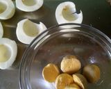 Foto del paso 1 de la receta Huevos rellenos de bacon ahumado