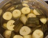 Foto langkah ke 4 dari resep Kolak Pisang (Plaintain Stewed in Palm Sugar and Coconut Cream).
