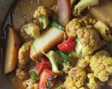 ফুলকপি আর আলু দিয়ে রুই মাছের ঝোল (Fulkopi ar alu diye rui macher jhol recipe in bengali) রেসিপি ধাপ - 2 ছবি
