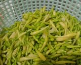 Foto langkah ke 2 dari resep Tumis Teri Bunga Pepaya.