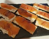 Foto del paso 2 de la receta Canapé de queso finas hierbas y salmón