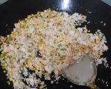 Foto langkah ke 4 dari resep Nasi goreng sayuran.