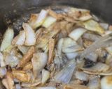 Gambar langkah 3 resipi Sup Masam Pedas Cendawan Tiram dan Tauhu Telur (Ala Thai).