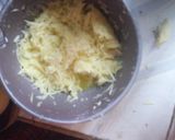 A picture of step 2 of Irrish potatoes banjia.