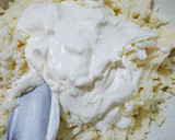 Foto del paso 3 de la receta: Tarta de cebolla y queso fácil rápida y económica