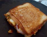 A picture of step 8 of Cheesy Egg sandwich.