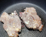 Foto del paso 5 de la receta: Chuletas de cordero marinadas en ajo y limón