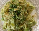 Foto del passaggio 4 della ricetta Tagliatelle con broccolo, grana e pane tostato