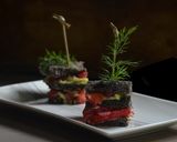 Une image de l'étape 7 de Saumon gravlax à la vodka et betterave.