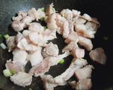 Hình bước làm 1 của món Thịt vai heo kho cá phèn hồng