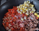 Foto del paso 2 de la receta: Salsa ó Dip de maíz🌽 tierno, pimiento🫑 y salchichón de cerdo🥓🫕🍟