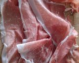 Foto del passaggio 2 della ricetta Ravioli al Radicchio con Crudo Croccante e Piselli 🫛