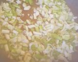 Foto del paso 4 de la receta Salteado de champiñones con ajetes y langostinos