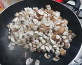 Foto del paso 1 de la receta: Espirales con champiñones, carne y queso fresco🍄