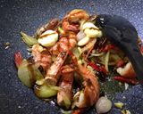 Foto langkah ke 3 dari resep Caramelized Butter Garlic Prawn #FingerLickingGewd.