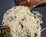 Foto langkah ke 4 dari resep Spaghetti Aglio e Olio with sliced beef.
