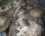 Foto del paso 3 de la receta: Pollo con papas a las hierbas, especias y vino tinto
