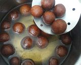 A picture of step 4 of Gulab jamun (instant mix).
