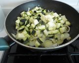 Foto del paso 7 de la receta Rape con salsa de hígado de rape, calabacín y puerro