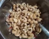 Foto langkah ke 3 dari resep Kacang Mede Pedas Daun jeruk.