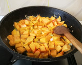 Foto del paso 2 de la receta: Fideuá con pollo y calabaza