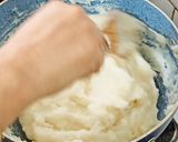 सूजी बटन(Suji button recipe in hindi) रेसिपी चरण 2 फोटो