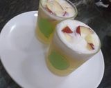 A picture of step 4 of Apple and pineapple juice.