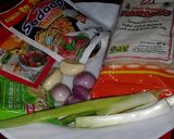 Foto langkah ke 1 dari resep Mie Kecap Bawang.