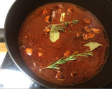 Foto del paso 4 de la receta: Conejo al ajillo con un toque de tomillo y romero