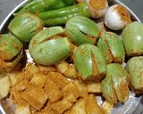 ભરેલા રીંગણ બટાકા નું શાક કુકર મા (Bharela Ringan Bataka Shak In Cooker Recipe In Gujarati) રેસીપી સ્ટેપ3ફોટો