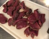 Une image de l'étape 1 de Bœuf sauté ail, oignon et herbes aromatiques du jardin.