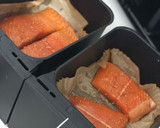 Foto del paso 3 de la receta: Salmón en airfryer con reducción de soja, miel y limón