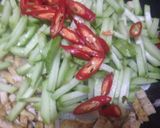 Foto langkah ke 2 dari resep Tumis Labu Siam Tempe.
