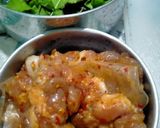 รูปขั้นตอนการทำที่ 1 ของ ผัดกะเพราไก่หมักพริกแห้ง