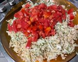 Une image de l'étape 6 de Salade de boulgour aux tomates, courgette, olives, persil et saucisses épicées.