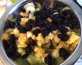 Une image de l'étape 6 de Salade de fruits (melon vert,prunes d ante,mûres,ananas et banane).